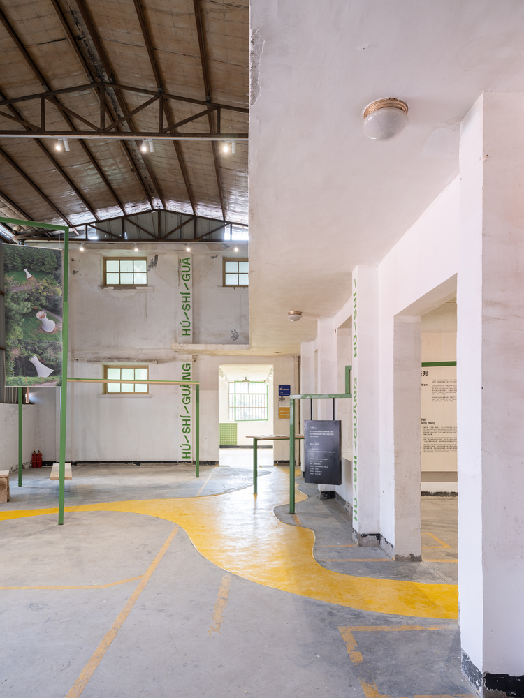Exhibition route passing through the renovated industrial interior